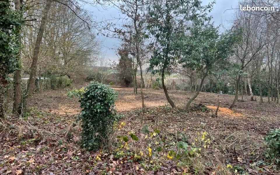 Terrain 1095 m² · à Thoiry · 147 000 €