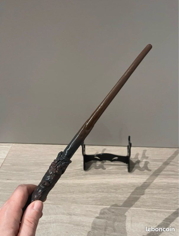 Baguette magique Harry Potter. Vendue avec support (image 3)