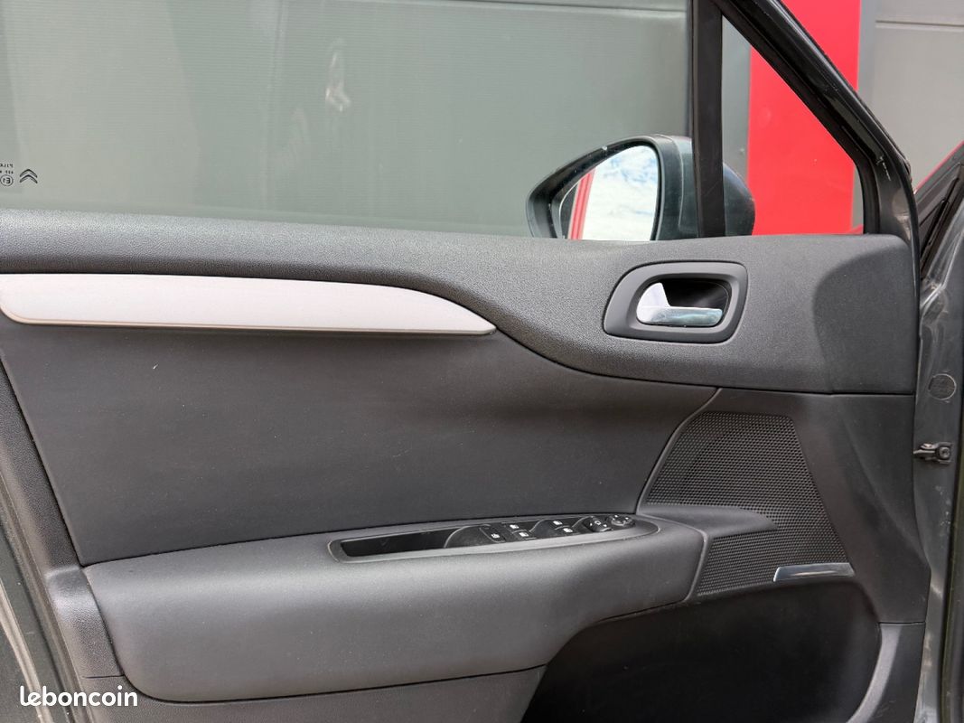 CITROEN C4 C4 HDi 90 Confort (image 19)