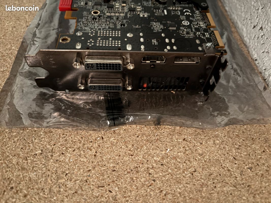 Carte graphique Dell AMD Radeon HD 6770 – 1GB GDDR5 – PCIe – DMS-59 (image 5)