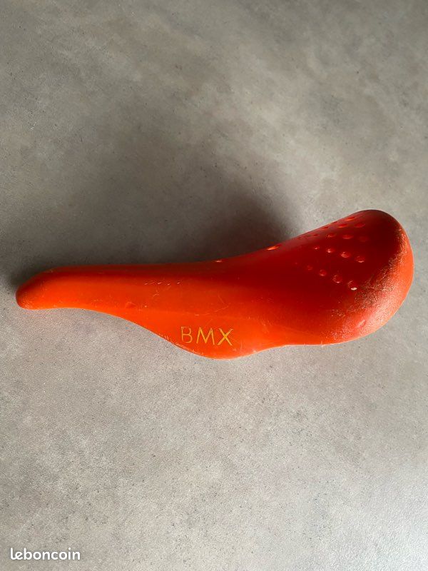 Pack配件 BMX : Selle Orange Cousue Diamant + Chaîne KMC + Poignées Triangle
