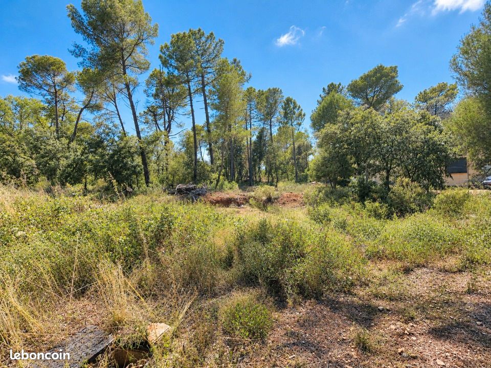 Terrain 1000 m² · à Sillans-la-Cascade · 98 000 €