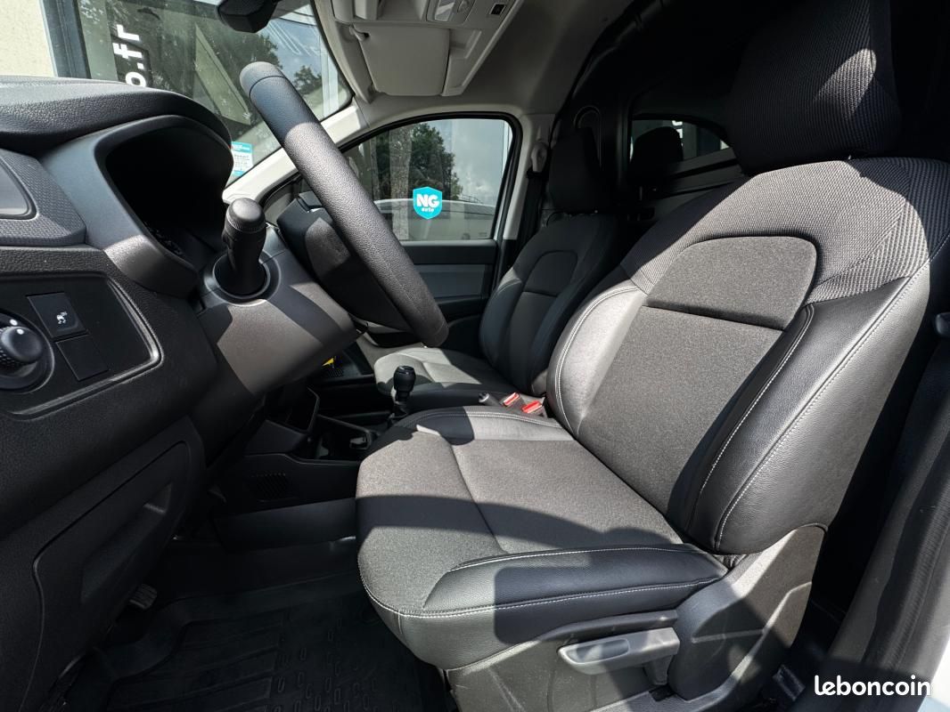 Renault Express Van TCE 100 - 22 CONFORT + PACK EASY LINK + CAMERA (image 11)