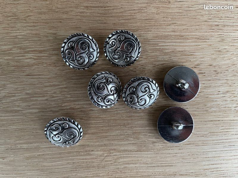 Lot de 7 boutons (image 2)
