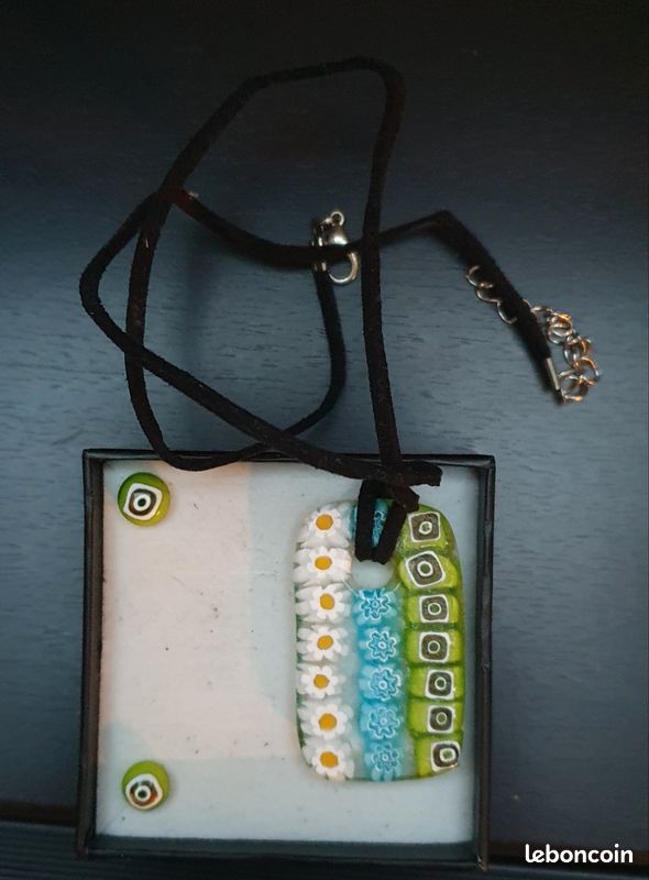 Parure pendentif et boucles d'oreilles (image 3)