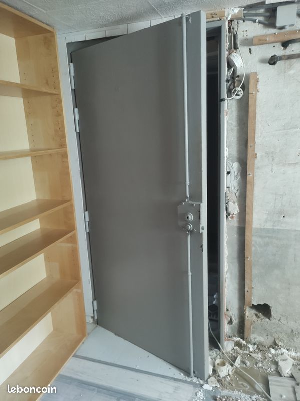 Porte blindée avec encadrement et deux clés (image 6)