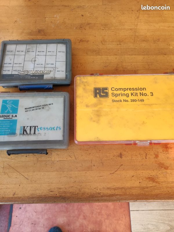 Lot de boîtes de ressorts (image 1)
