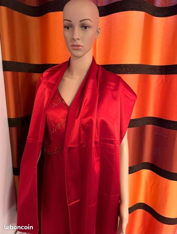 Robe de soirée longue rouge satinée avec étole assortie - Taille M (38) (image 4)