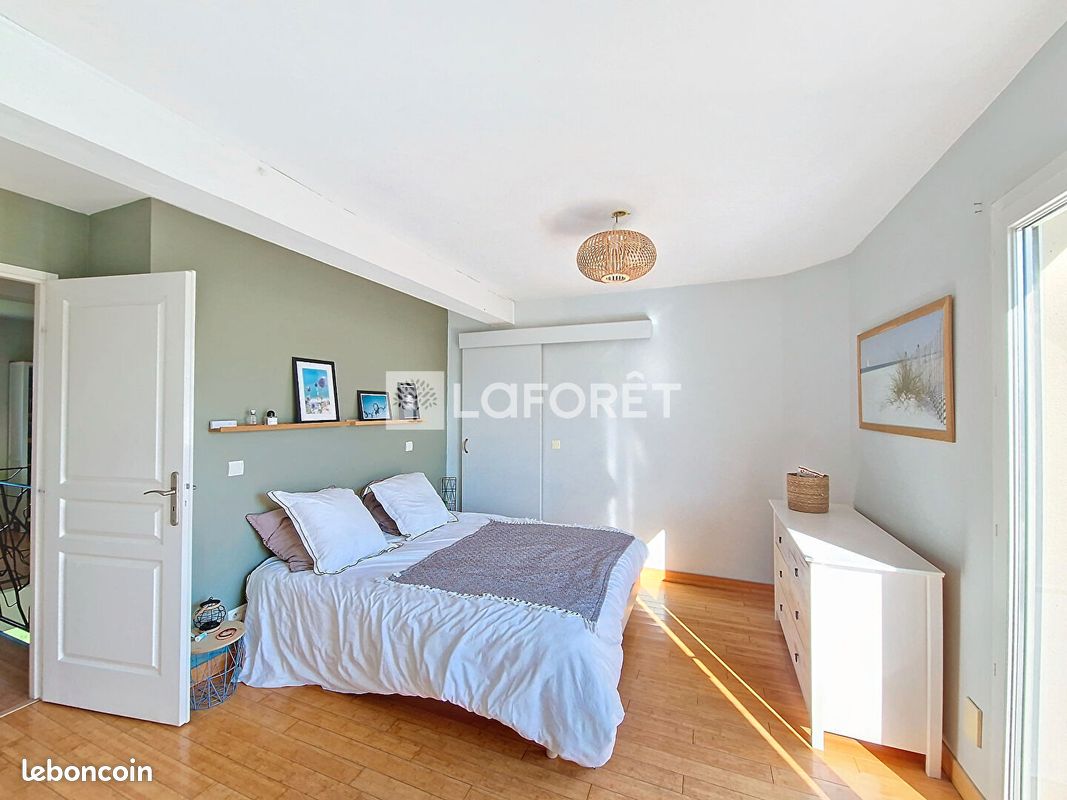 Maison 5 pièces 175 m² - Buros 64160 (image principale 5)