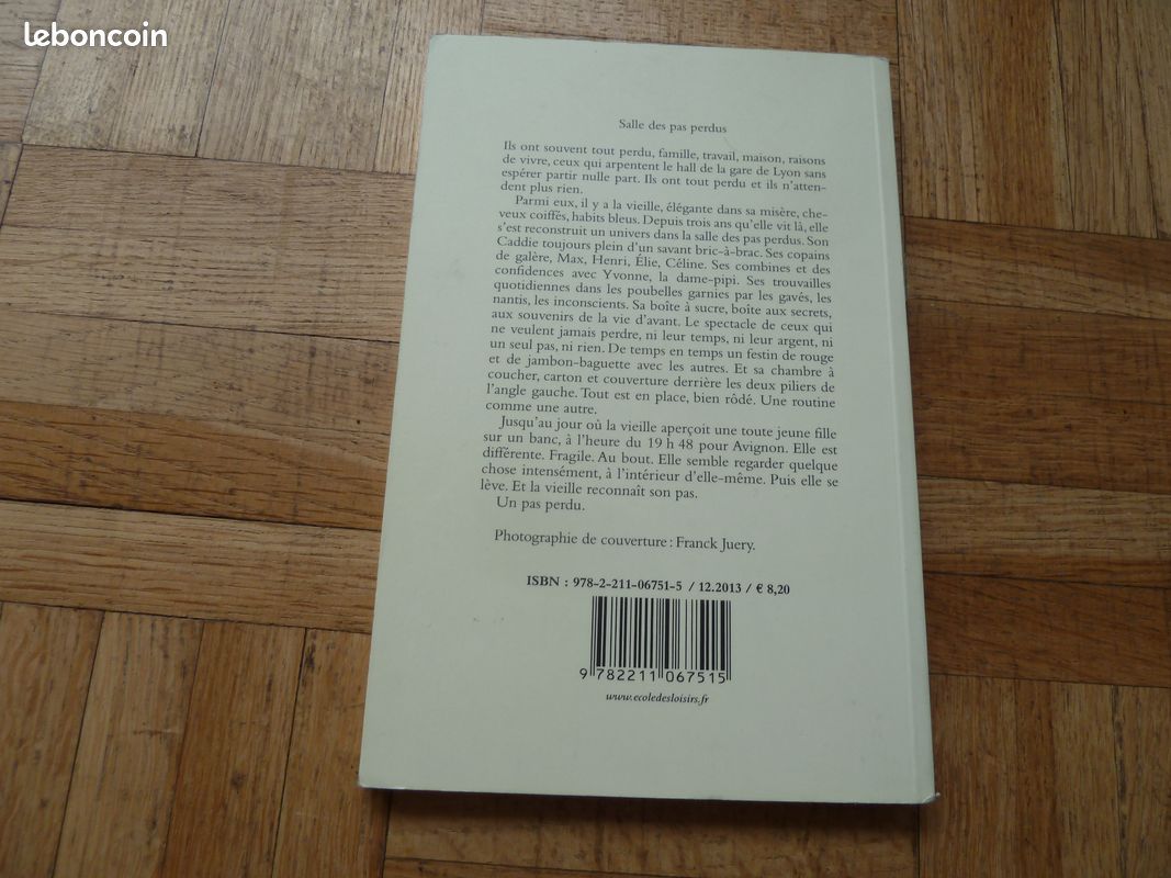 Je vends le livre 'Salle des pas perdus' de Julia Billet en très bon état (image 4)