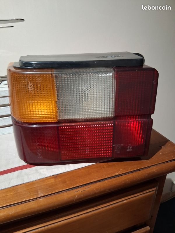 Feu arrière gauche pour Citroën BX (image 1)