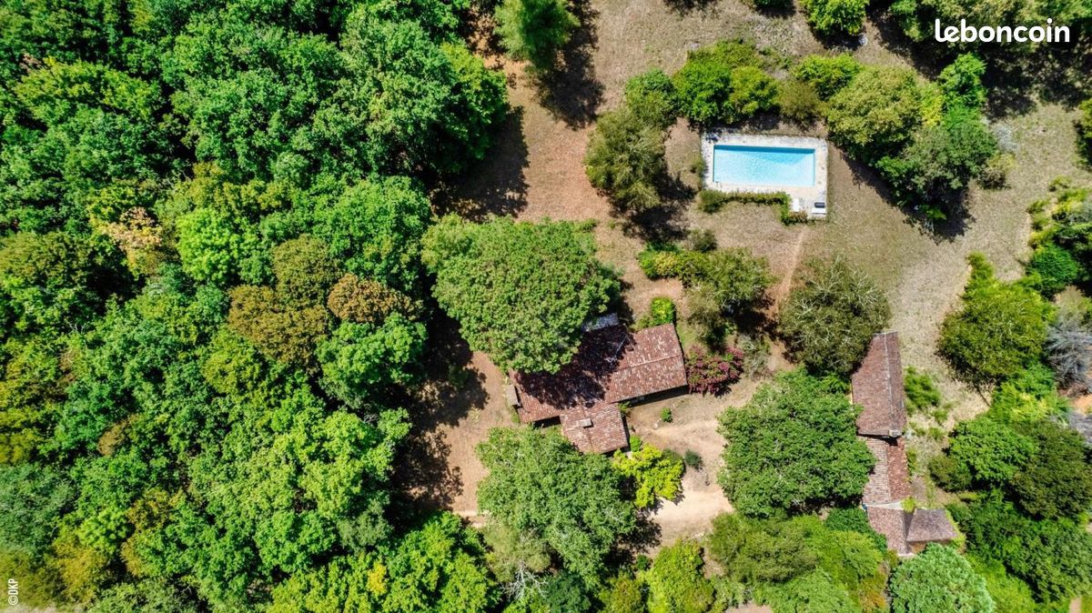 Maison 9 pièces 229 m² · à Sarlat-la-Canéda · 229 m² · 449 000 €