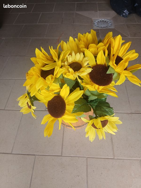 Seau en bois avec bouquet de tournesols (image 2)