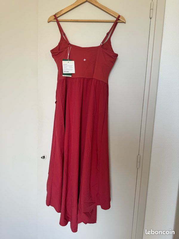 Robe 2 En 1 Avec Short Intégré - Rouge Uni, Taille 54, Mi-longue - Occasion En Très Bon état, Parfaite Pour L'été Et Les Voyages