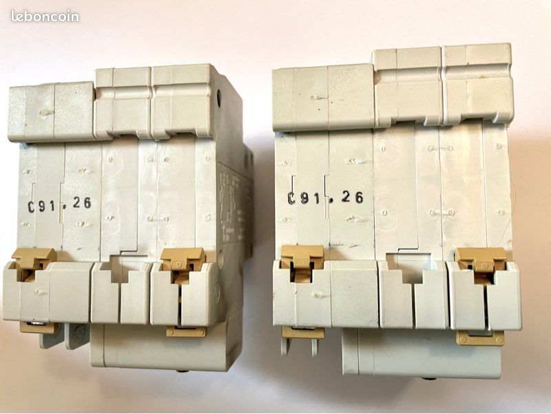 Disjoncteur bipolaire 32A différentiel 300mA (image 3)