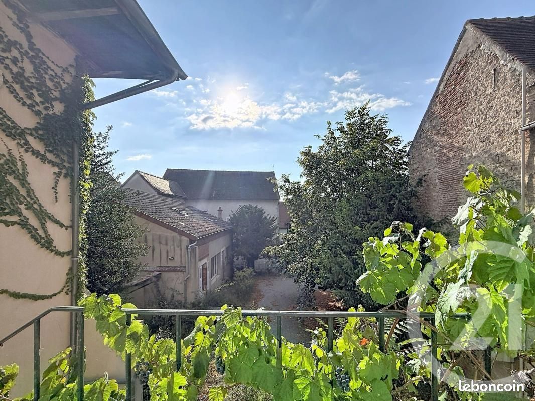 Maison 20 pièces 600 m² · à Saint-Pourçain-sur-Sioule · 600 m² · 264 000 €