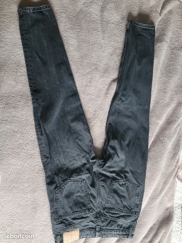 Pantalon Mom bershka noir (image 4)