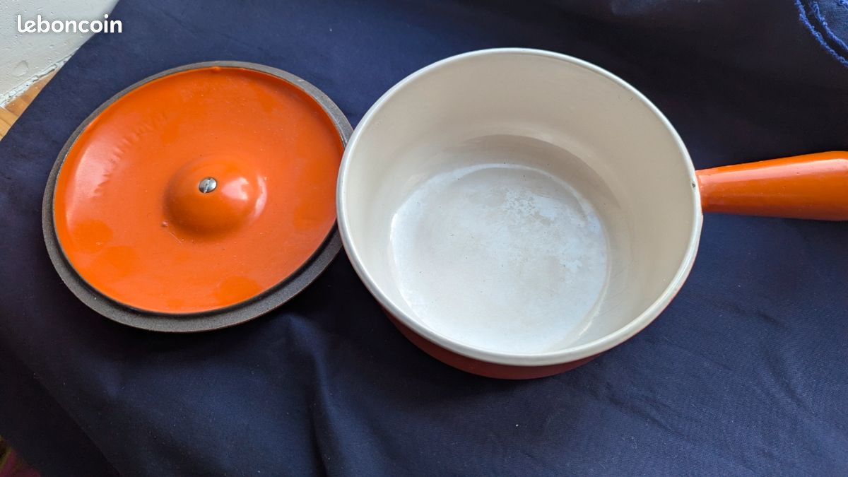 Ancien Plat au Four No 22 Le Creuset en Fonte Orange