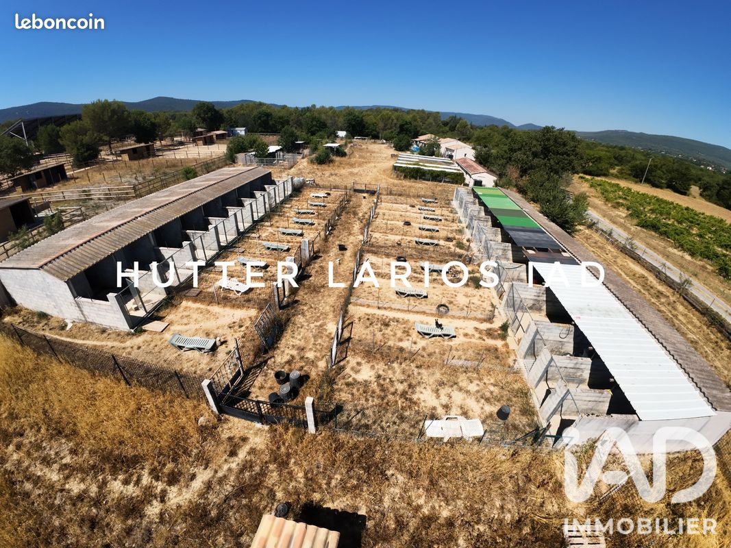 Maison 3 pièces 200 m² · à Rocbaron · 200 m² · 119 000 €