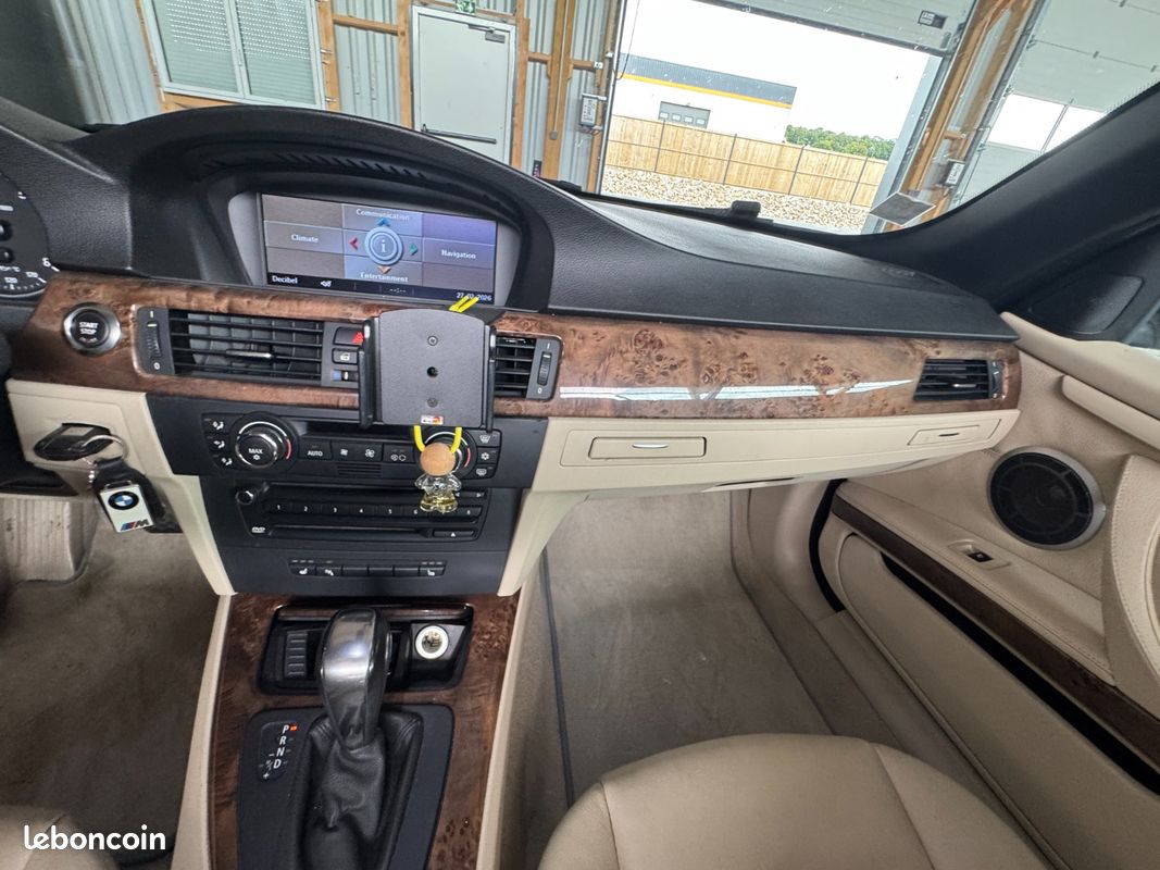 BMW SERIE 3 CAB E93 330i Luxe A (image 22)