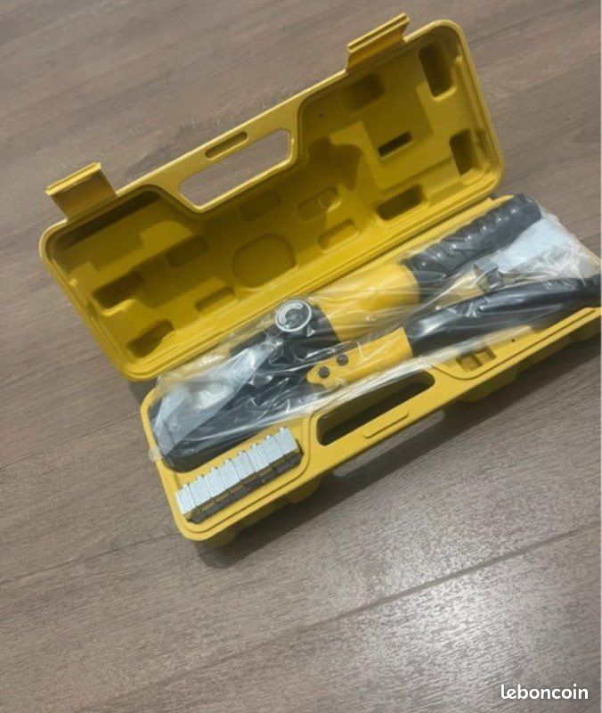 Pince à Sertir Hydraulique 10 Tonnes Avec 9 Matrices - Pour Câbles Batterie, Bornes, Fils - Marque VICBAS, Neuve