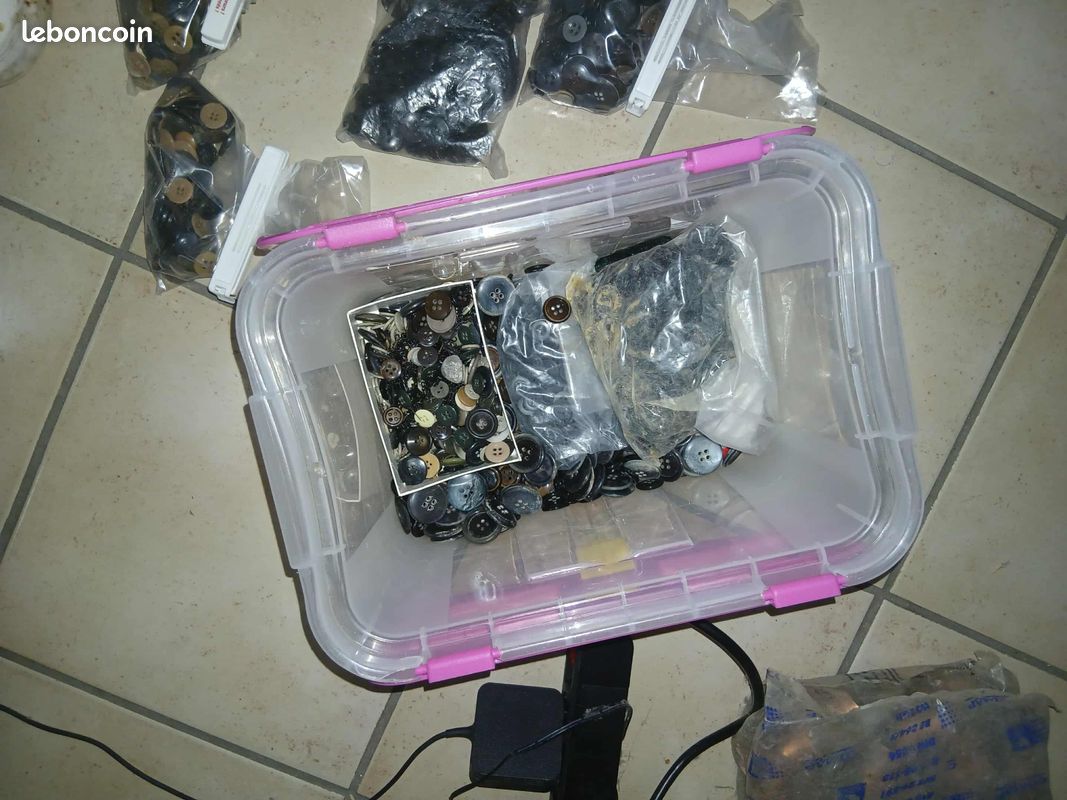 Lot de 100 divers boutons (image 10)
