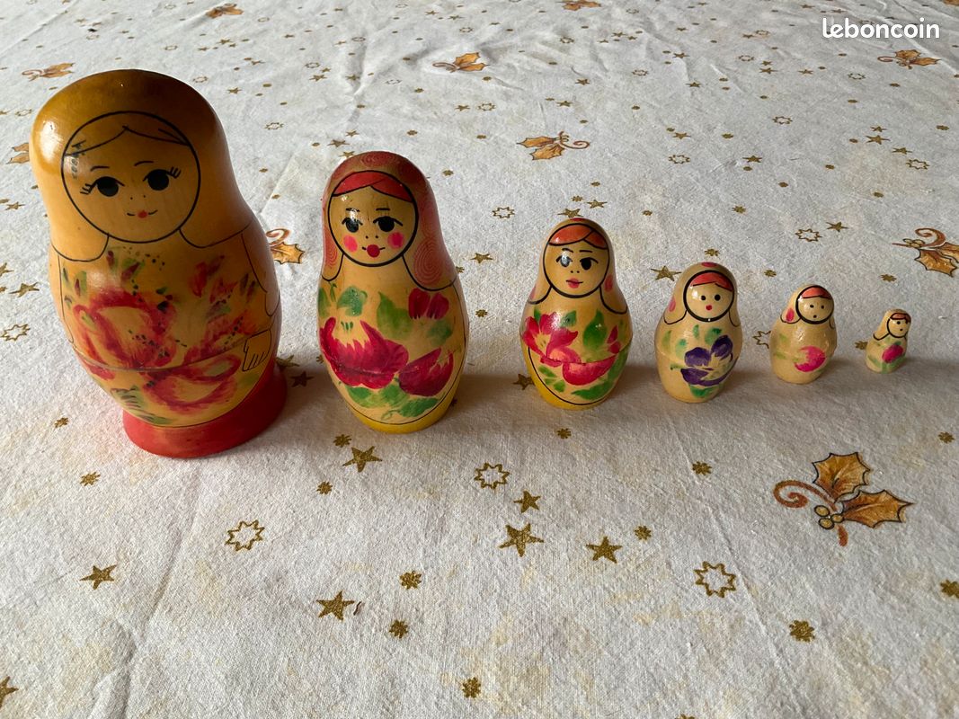 POUPÉES RUSSES MATRIOCHKA DORE PEINTE A LA MAIN PAR VORONINA