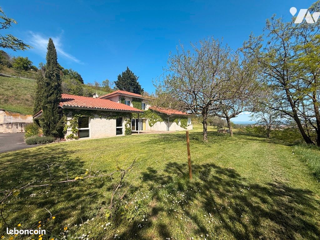 Maison 10 pièces 335 m² · à Montbrison · 335 m² · 695 000 €