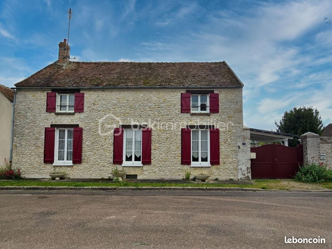 Maison 5 pièces 151 m² · à Arville · 151 m² · 175 000 €