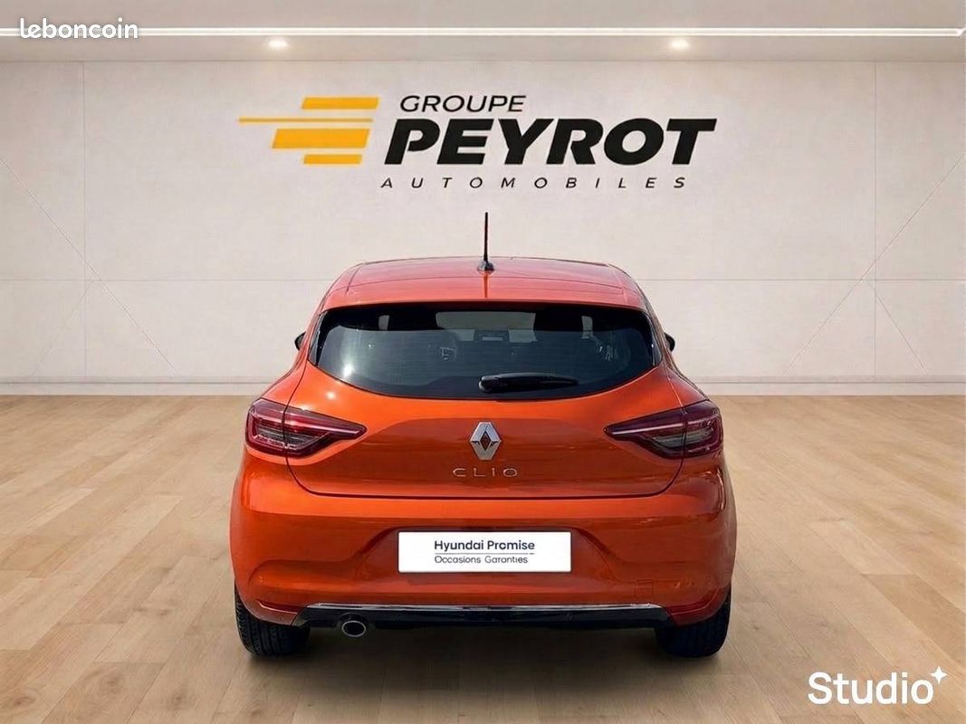 RENAULT Clio TCe 90 Techno (image 4)