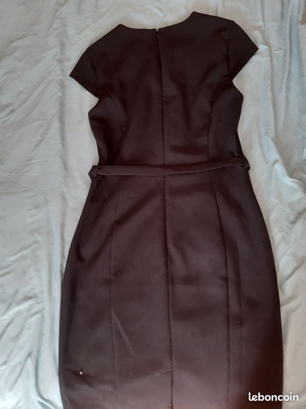 Robe H&M noire cintrée avec ceinture Taille 38 Très bon état (image 2)