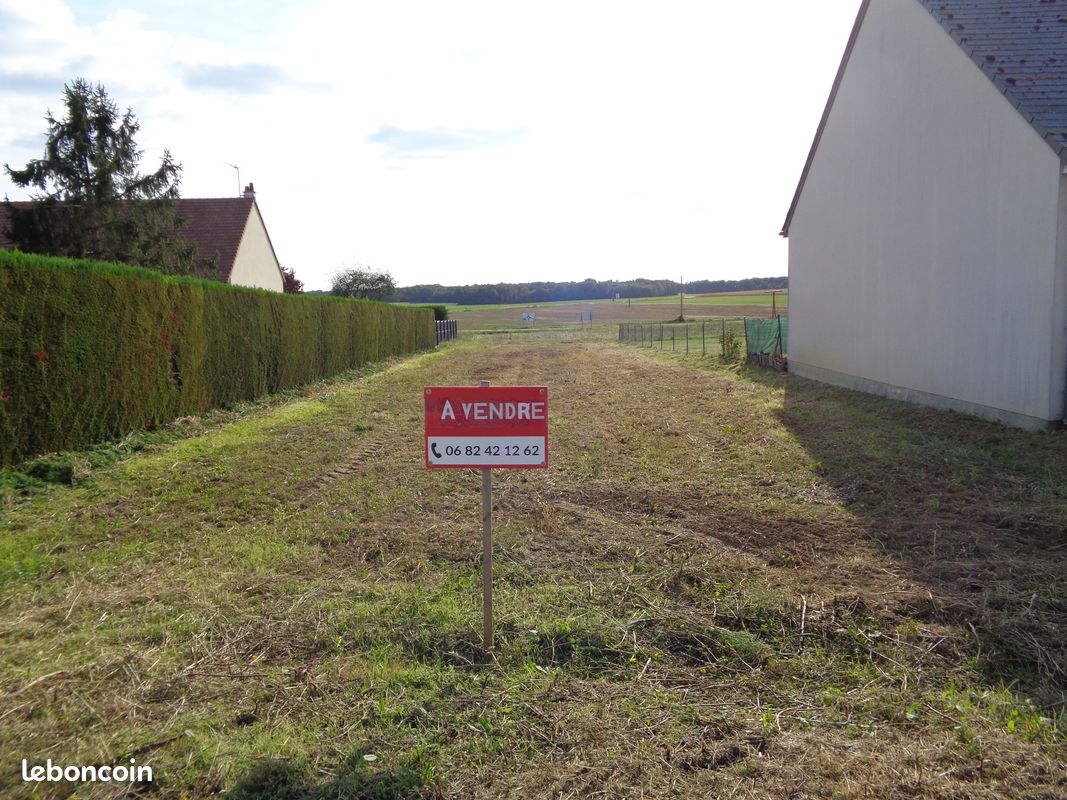 Terrain 3100 m² · à Noyant-de-Touraine · 31 000 €
