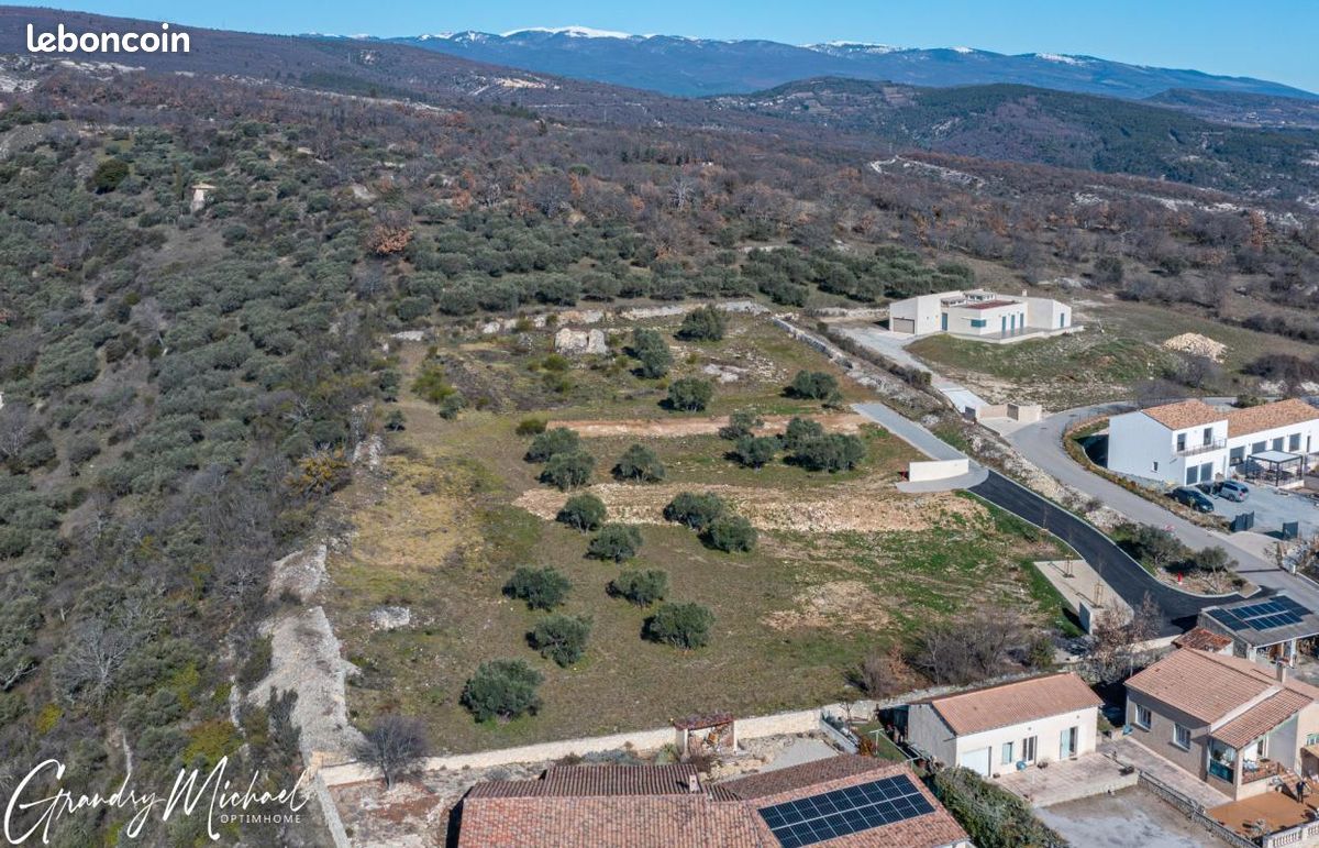 Terrain 2 400 m² Forcalquier · 235 000 €