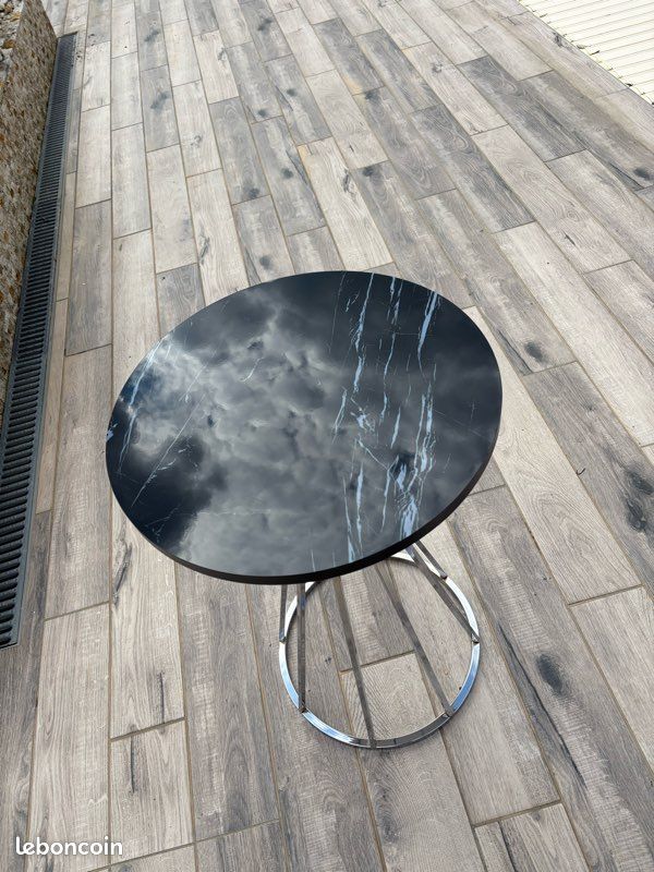 Table (image 3)
