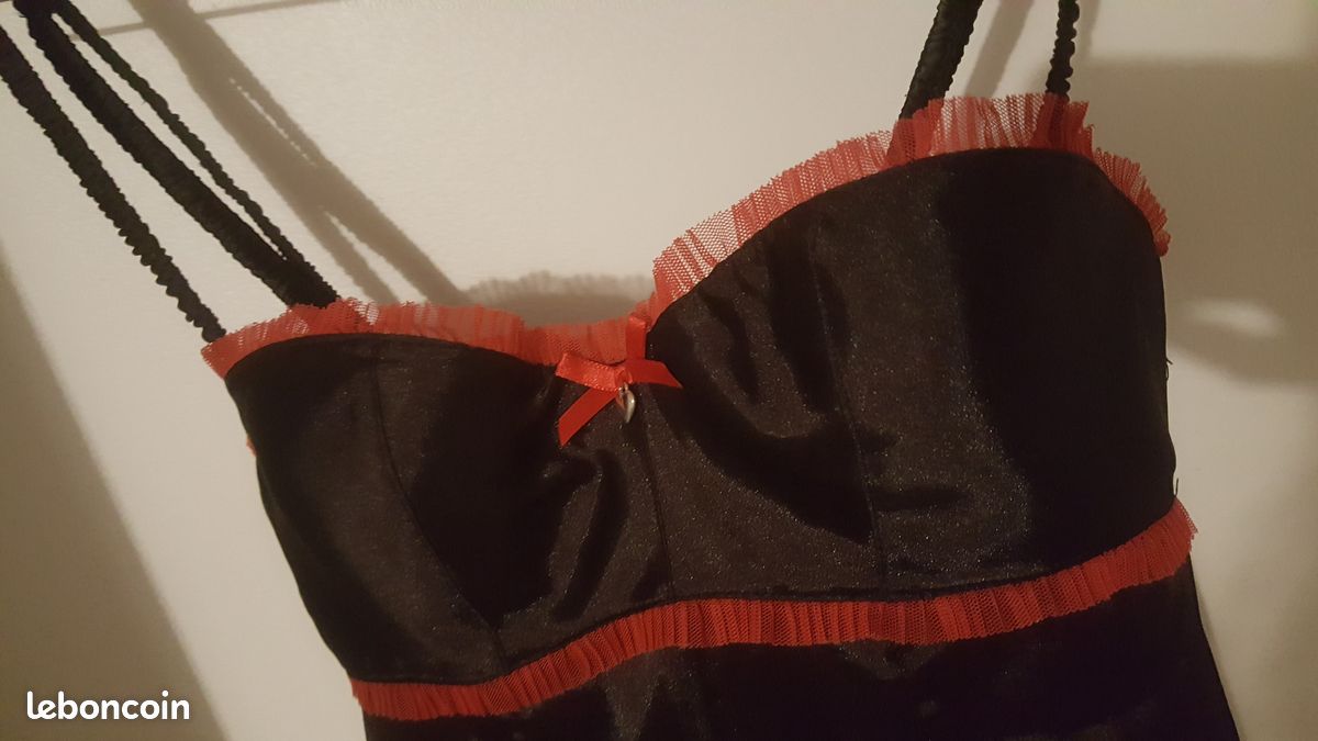Nuisette noire et rouge (image 4)