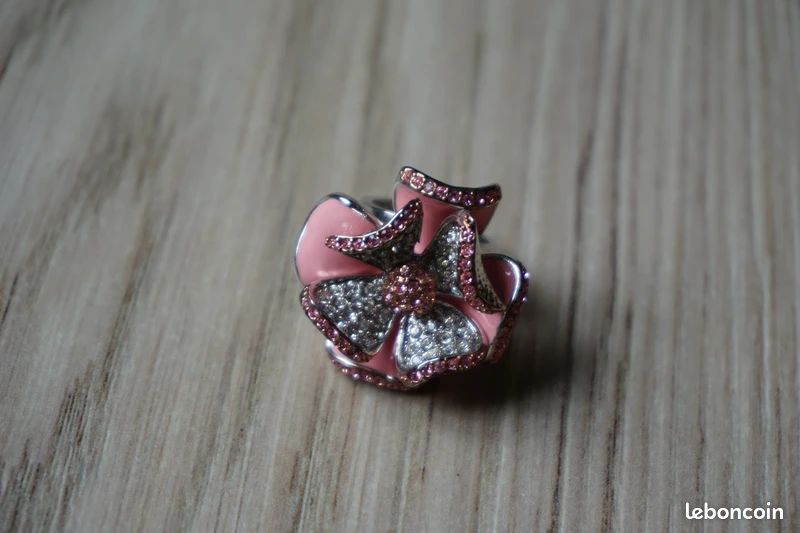Bague fantaisie - Grosse Fleur - Taille 50 (image 1)