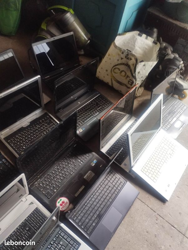Lot De PC Portables Toshiba Non Testés - Sans Chargeur - Écran 17 Pouces