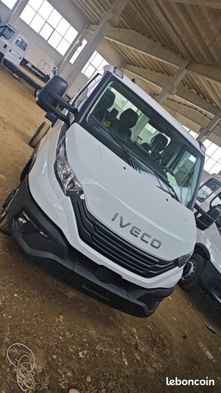 Dépanneuse IVECO DAILY 35C18 basculant et coulissant (image 4)