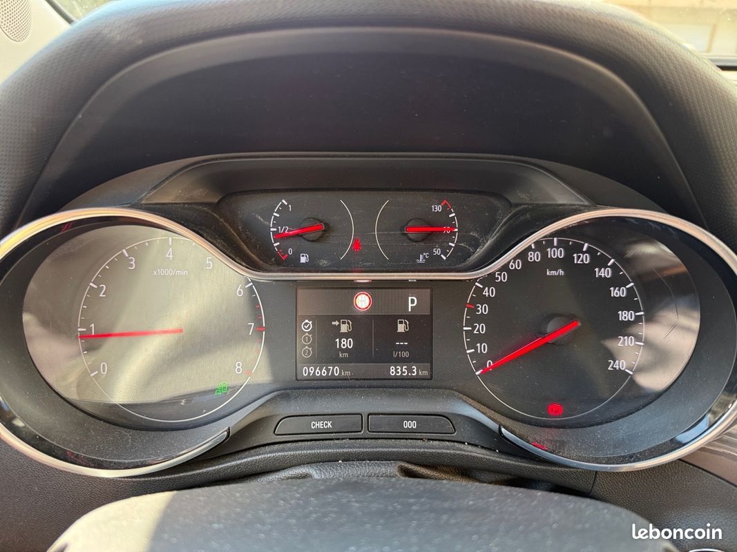 OPEL Crossland Génération I Phase 1 1.2 Turbo 130ch Ultimate BVA 130Ch Garantie 12 mois 97000 kms (image 15)