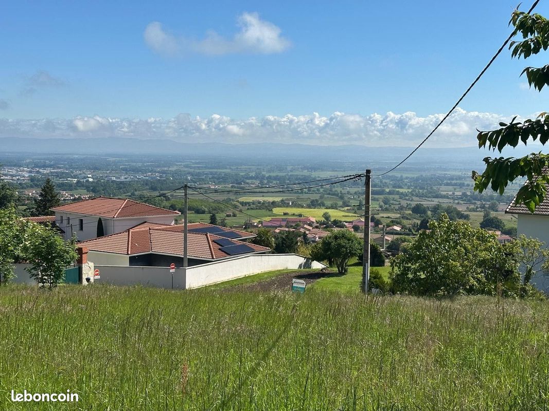 Terrain 900 m² · à Lézigneux · 900 m² · 109 000 €