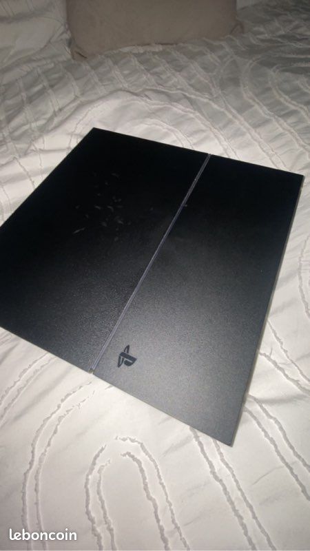 Playstation 4 (image 2)