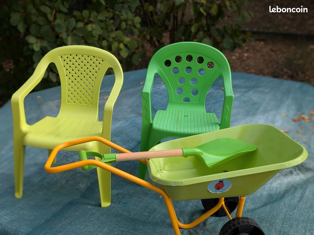 Chaises et brouette enfant (image 1)
