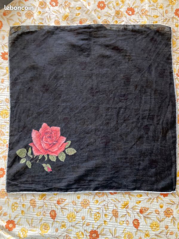 Pochette en soie ancienne impression d une rose rouge neuve (image 1)