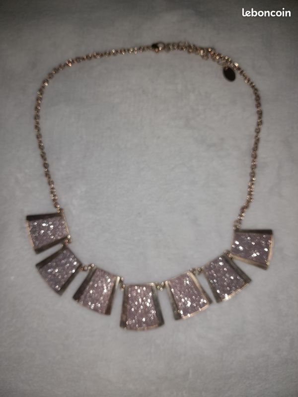 Collier (image 1)