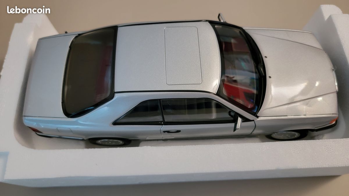 Mercedes 300 CE-24 Coupé 1990 Norev 1/18 – Gris Argent, Miniature Neuve Sous Emballage