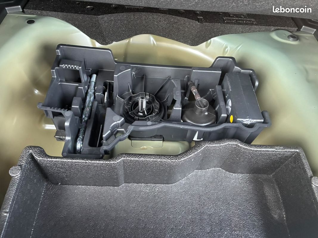Peugeot 2008 1.2 HYBRID 145CH GT E-DCS6 (image 9)