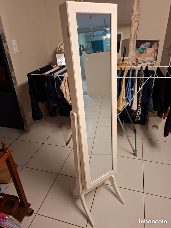 Armoire a bijoux (image 1)