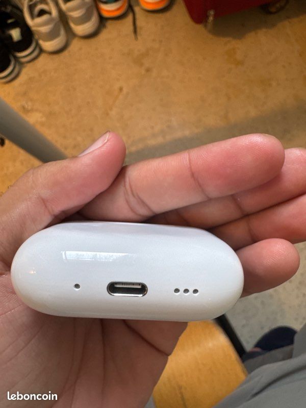 AirPods Pro 3 – Like New – 2 Months Old (image 3)