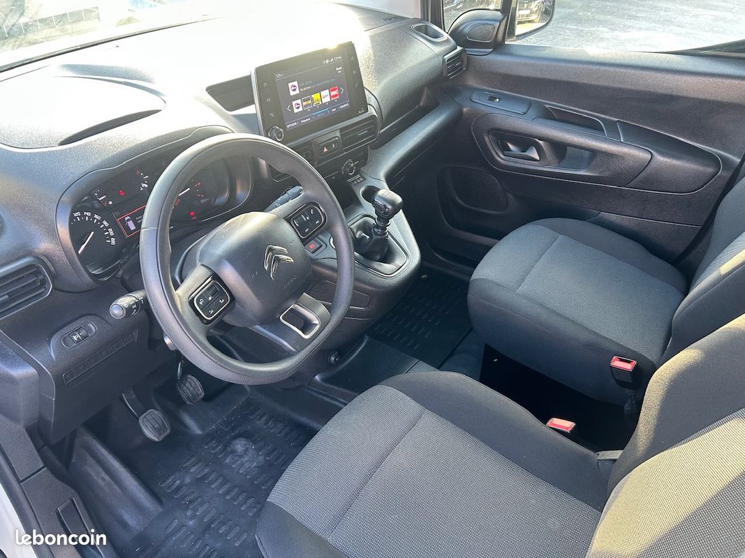 Citroën BERLINGO FOURGON M 1.5 BlueHDi BVM6 S&S 102 cv TVA RECUPERABLE {CAMERA DE RECUL + ANGLE MORT + CLIM + CARPLA} (image 12)