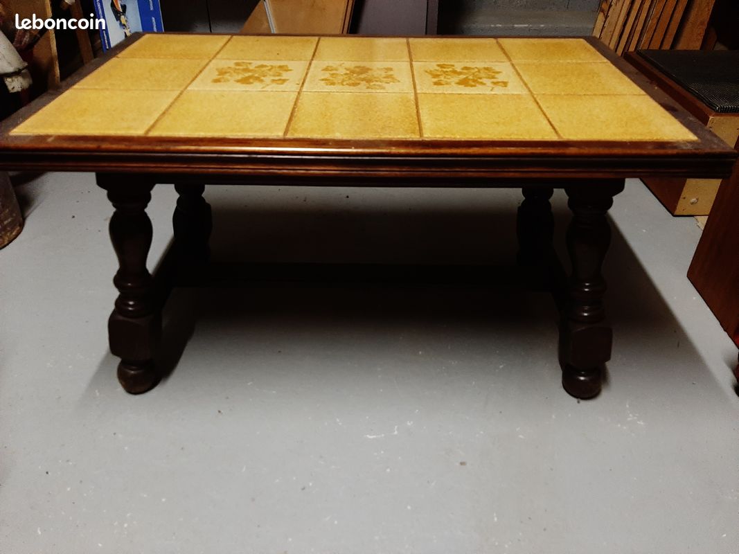 Table basse de salon en chêne massif et céramiques (image 1)